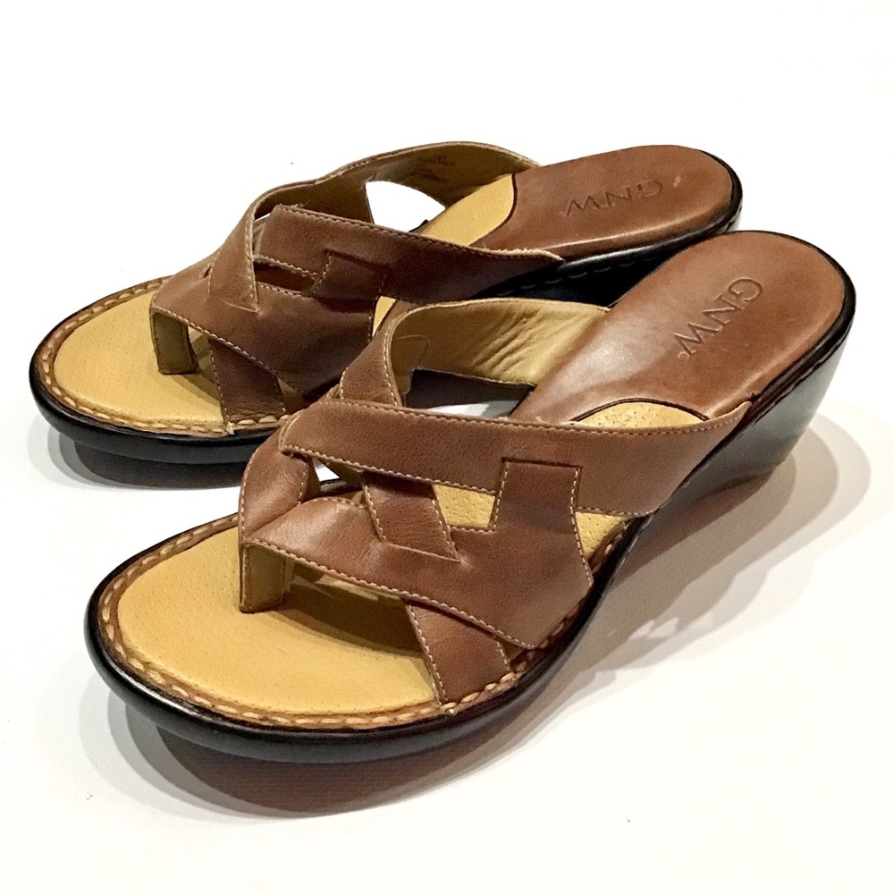 GNW Brown and Tan Women Sandals